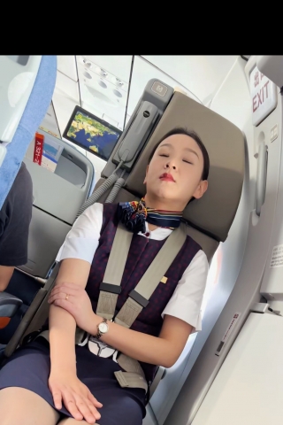 国航高清丝袜美腿秀-安全座椅- 限時