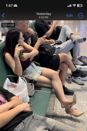 极品身材少妇挑鞋