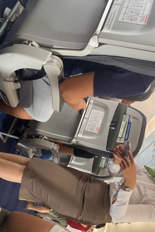 空姐蹲下的诱惑- 高清肉丝高跟 精采