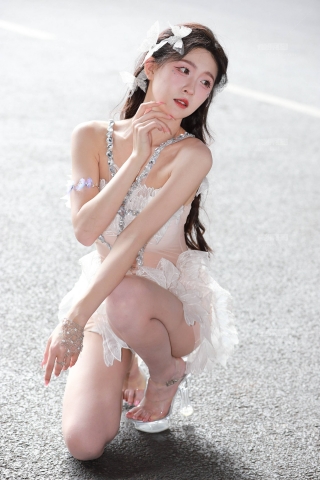 蝴蝶装网红-任绵绵