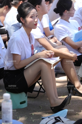 空乘专业大学生肉si高跟制服在面试空姐
