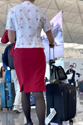 两位航司的黑色高跟美腿