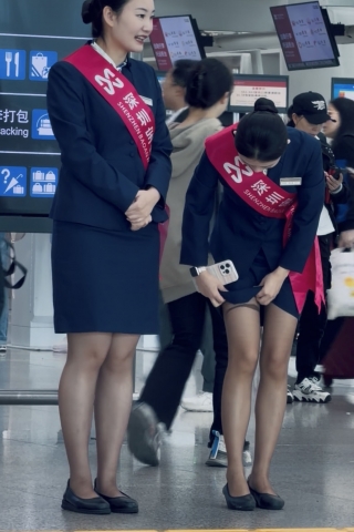 手机摄影-机场地服整理丝袜