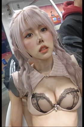 嫌天热解开扣子展示大美胸的肉丝袜妹子-5dfsxcsn