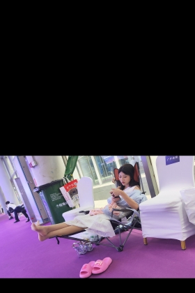 4K视频金融展后台轻熟小姐姐肉丝凉脚休息震撼