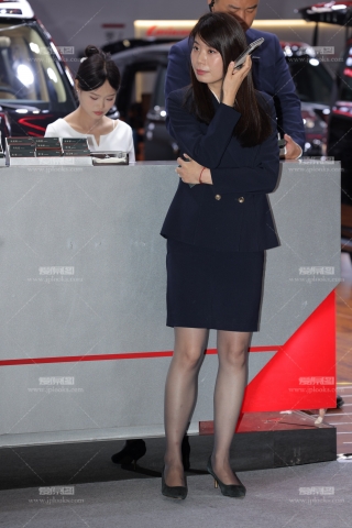 灰丝少妇被拍表情很无奈