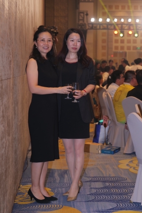 公司聚会身材不错的肉丝少妇