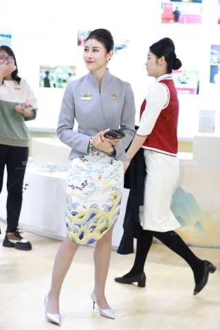 海航与众不同灰丝银高跟空姐