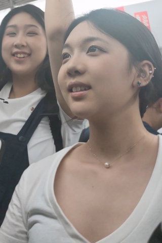 可爱开朗女子的大白肉腿8kayzsn