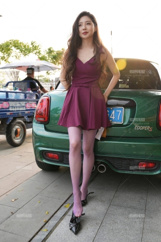 靓女紫色丝袜美丽动人214P视频8K14min完整版