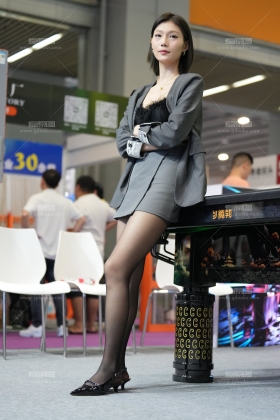 25广州台球展发传单的黑色高跟48P