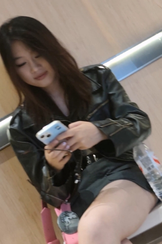 时尚靓妹自摸黑靴肉腿gfhg356