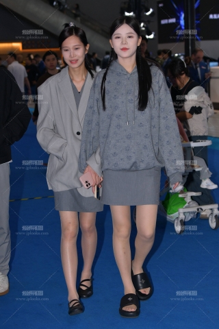 俩肉丝礼仪 251124-64