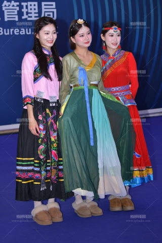 CATA鲜艳好看的民族服装 251024-47