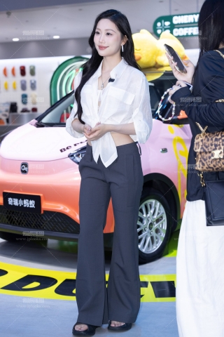 LB197-40P 成都车展-气质蕾丝内衣长腿女主播