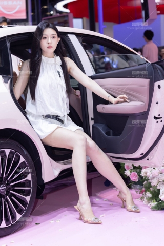 LB019-57P 成都车展之日产美腿女主播