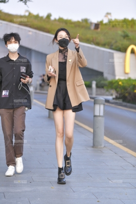 眼镜口罩长腿 221028-77