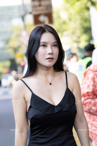 LB285-84P 上海时装周-丰满美胸少妇的玉足