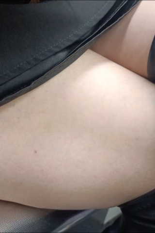 时尚美女的皮靴丰满白皙光腿4pxgtbxfm