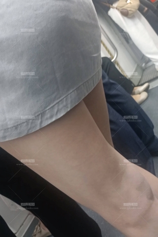 翘臀包臀裙美女的美腿4btqmndmt