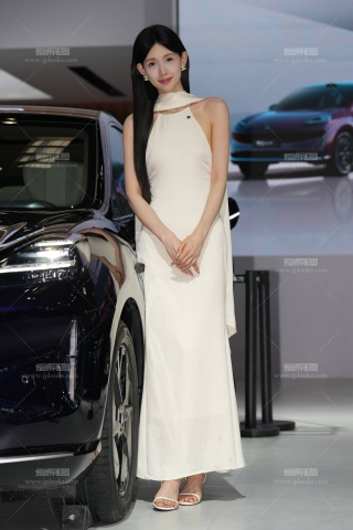 凉高模特长相出众70P