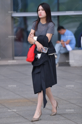 黑裙高跟鞋 250918-52