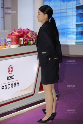 银行职员轻熟䒚妇肉si高跟制服