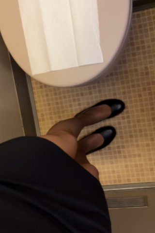 东航空姐厕所秀腿实拍4K