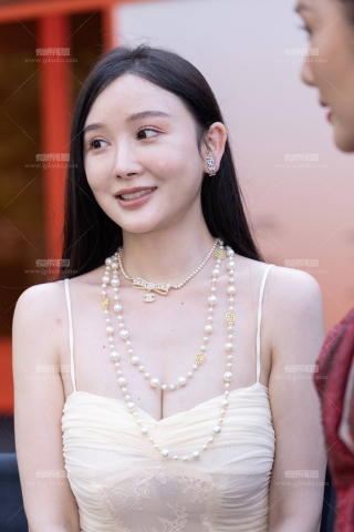 LB151-176P 上海时装周-百万网红模特Zeng丽燕的美胸玉足