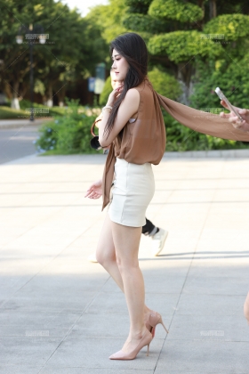 美女穿什么衣服都好看【套图➕单反视频】