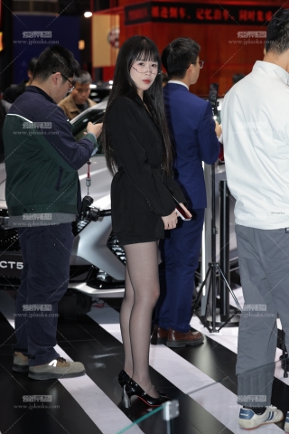 洗浴王黑丝高跟大长腿主播