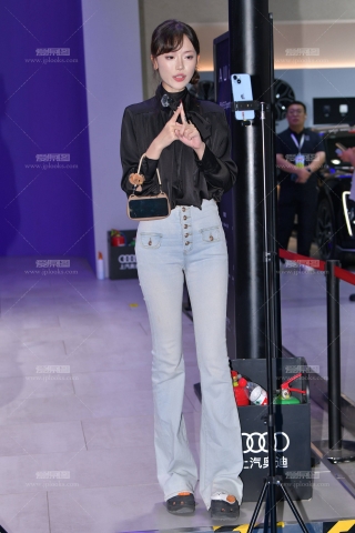牛仔裤主播 250918-52
