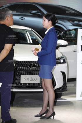 雷克萨斯轻熟销售顾问黑丝制服高跟