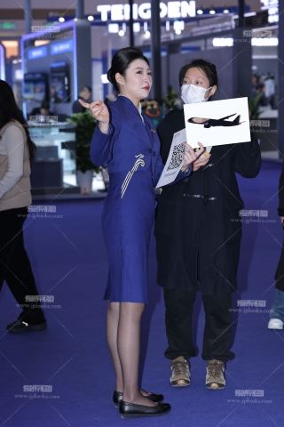 山航黑丝空姐这空姐脾气不好很冲