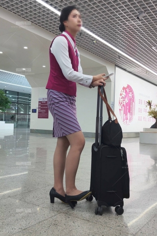 4K视频南航轻熟空姐肉丝腿型身材很赞