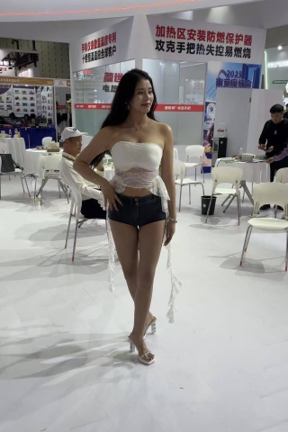 网红笨嘟嘟超短裤搭配