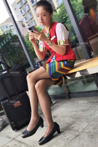 4K视频稀有场景酒店遇藏航空姐灰丝制服惊艳