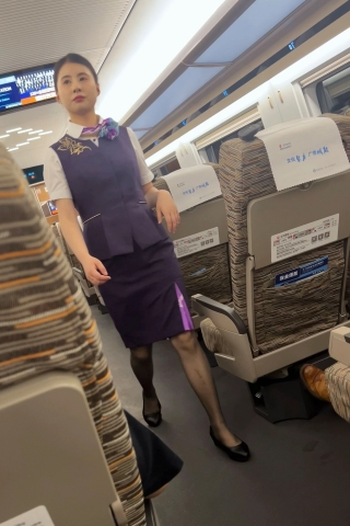 清秀高铁乘务员