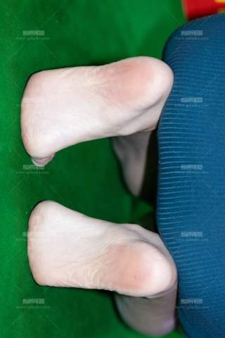 LB290-57P 杭州台球展-新人小模特KK不吃鱼的美腿和粉嫩脚底板