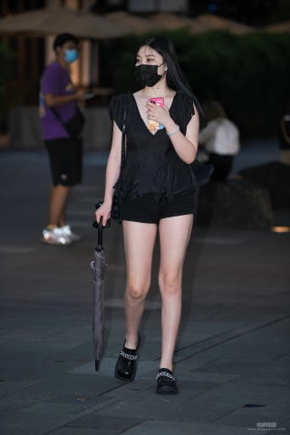 黑短裤深V低胸装原图 21-08-12-54