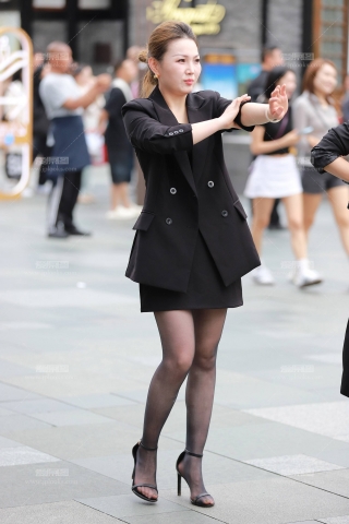 韵味黑丝西服套装