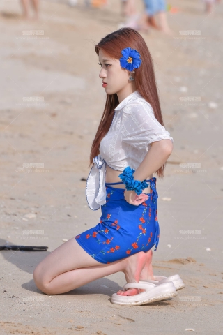 三亚沙滩蓝色包臀裙美女 251226-85