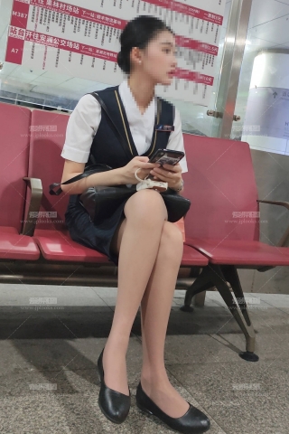 4K视频南航新空姐肉丝地勤晚上下班高颜值身材顶