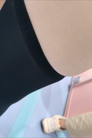 黑丝妹子的美白腿+美女们的美腿脚hjggb2654