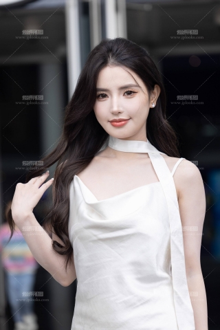 LB025-198P 成都车展外拍网红车模-鹿鹿鹿【套图➕4K视频】