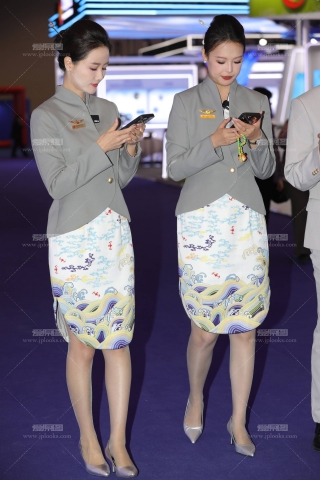 25CATA海航双灰丝美腿空姐形象身材在线