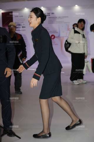 深航乘务长成熟气质超薄黑丝