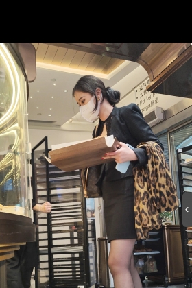 4K视频偶遇都市白领黑丝制服高跟下班购物