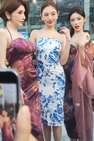 25广州车展小乌苏领衔三网红旗袍秀魅惑妖娆啊