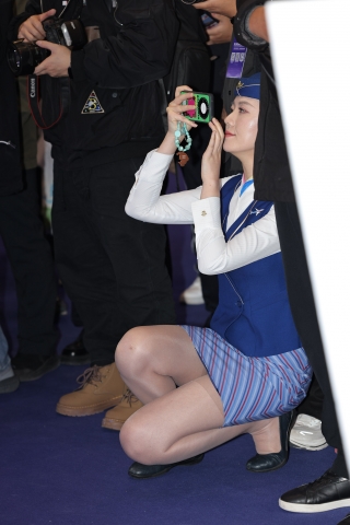 南航熟女乘务长，蹲资十分诱人，抓拍难得
